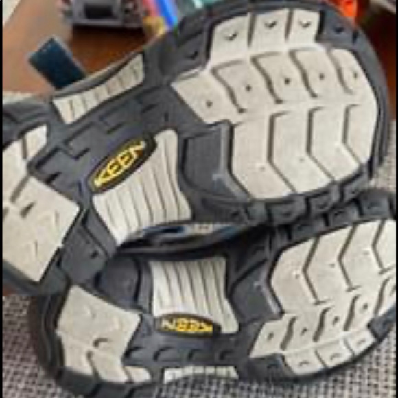 Children’s Keen sandals - Picture 2 of 3